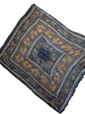 VTG Silk Floral Pattern Lightweight Scarf in Black and Gold